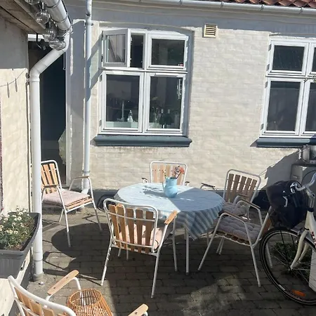 度假居 Charmerende I Skipperkvarteret I Med 3 Sovevaerelser 马斯塔尔