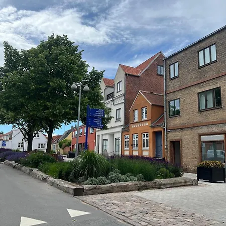 度假居 Charmerende I Skipperkvarteret I Med 3 Sovevaerelser *